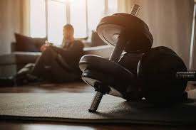 洛杉矶道奇官方推出 2025“双冠纪念章”，每枚金章内嵌入了一枚真实的世界大赛用球碎片